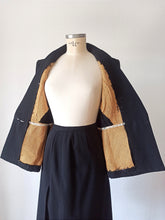 Charger l'image dans la galerie, 1940s - Exquisite New Look Black Wool Suit
