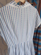 Laden Sie das Bild in den Galerie-Viewer, 1940s 1950s - Joblot x 4 Dresses