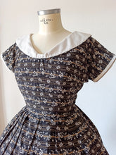 Load image into Gallery viewer, 1950s - KAY WINDSOR, USA - Adorable Floral Cotton Dress - W27 (68cm)