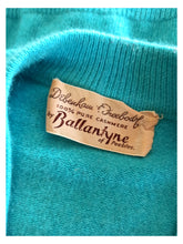 Cargar imagen en el visor de la galería, 1950s - BALLANTYNE, Scotland - Precious Cashmere Cardigan