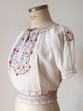 Load image into Gallery viewer, 1950s - Adorable Hungarian Embroidery Blouse - W31.5 (80cm)