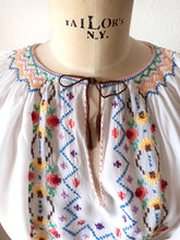 Load image into Gallery viewer, 1950s - Adorable Hungarian Embroidery Blouse - W31.5 (80cm)