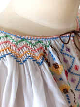 Load image into Gallery viewer, 1950s - Adorable Hungarian Embroidery Blouse - W31.5 (80cm)