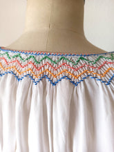 Load image into Gallery viewer, 1950s - Adorable Hungarian Embroidery Blouse - W31.5 (80cm)