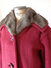 Cargar imagen en el visor de la galería, 1950s - Fabulous Heavy Wool Faux Fur Coat