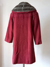 Cargar imagen en el visor de la galería, 1950s - Fabulous Heavy Wool Faux Fur Coat