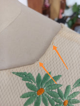 Laden Sie das Bild in den Galerie-Viewer, 1950s 1960s - Adorable Buttercream Waffle Cotton Embroidery Dress - W31 (80cm)