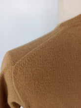 Cargar imagen en el visor de la galería, 1950s - BALLANTYNE, Scotland - Bronce Brown Cashmere Jumper