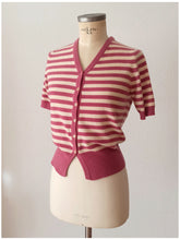 Cargar imagen en el visor de la galería, 1950s - BALLANTYNE, Scotland - Strawberry Cashmere Cardigan