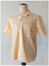 Cargar imagen en el visor de la galería, 1940s 1950s - Deadstock Peach Flap Pockets Shirt - Sz 3