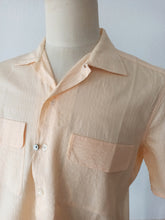 Cargar imagen en el visor de la galería, 1940s 1950s - Deadstock Peach Flap Pockets Shirt - Sz 3