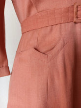 Cargar imagen en el visor de la galería, 1940s - Gorgeous Light Brick Gabardine Dress - W30 (76cm)