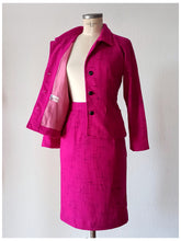 Load image into Gallery viewer, 1950s - REISS MANN - Stunning Fuchsia Atomic Print Wool Ensemble - W26/27 (66/68cm)