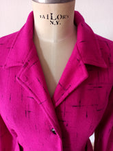 Load image into Gallery viewer, 1950s - REISS MANN - Stunning Fuchsia Atomic Print Wool Ensemble - W26/27 (66/68cm)
