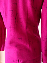 Load image into Gallery viewer, 1950s - REISS MANN - Stunning Fuchsia Atomic Print Wool Ensemble - W26/27 (66/68cm)