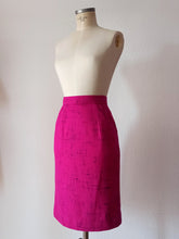 Load image into Gallery viewer, 1950s - REISS MANN - Stunning Fuchsia Atomic Print Wool Ensemble - W26/27 (66/68cm)