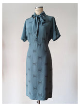Load image into Gallery viewer, 1950s - Stunning Teal Rayon Silk Dress - W35 (88cm)