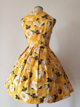 Charger l'image dans la galerie, 1950s - Spectacular Roseprint Cotton Dress - W27.5 (70cm)