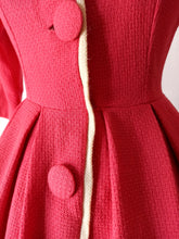 Laden Sie das Bild in den Galerie-Viewer, 1950s 1960s - Adorable Coral Wool Dress - W27.5 (70cm)