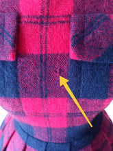 Laden Sie das Bild in den Galerie-Viewer, 1950s - Fabulous Fuchsia Tartan Wool Dress - W27.5 (70cm)