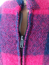 Laden Sie das Bild in den Galerie-Viewer, 1950s - Fabulous Fuchsia Tartan Wool Dress - W27.5 (70cm)