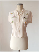 Cargar imagen en el visor de la galería, 1950s - Gorgeous Embroidery Rayon Blouse - W35 (90cm)