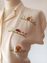 Cargar imagen en el visor de la galería, 1950s - Gorgeous Embroidery Rayon Blouse - W35 (90cm)