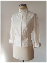 Laden Sie das Bild in den Galerie-Viewer, 1950s - NOVELSTYL-BOUSSAC, France - Exquisite Embroidery Blouse - W31 (82cm)