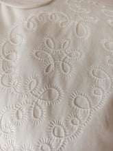 Laden Sie das Bild in den Galerie-Viewer, 1950s - NOVELSTYL-BOUSSAC, France - Exquisite Embroidery Blouse - W31 (82cm)