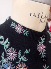 Charger l'image dans la galerie, 1950s 1960s - KING, Hong Kong - Stunning Beaded Grapes Wool Cardigan