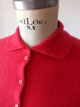 Charger l'image dans la galerie, 1950s - BARRIE, Scotland - Gorgeous Coral Cashmere Cardigan - Sz 34