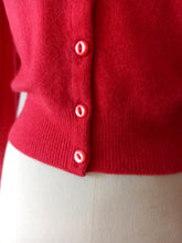 Charger l'image dans la galerie, 1950s - BARRIE, Scotland - Gorgeous Coral Cashmere Cardigan - Sz 34