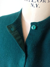 Charger l'image dans la galerie, 1950s 1960s - PRINGLE, Scotland - Bottle Green Lambswool Cardigan