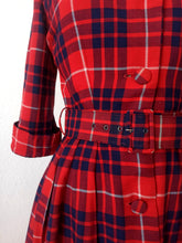 Charger l'image dans la galerie, 1950s - Gorgeous Red Tartan Flannel Dress - W26 (66cm)