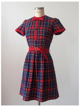 Laden Sie das Bild in den Galerie-Viewer, 1950s 1960s - Adorable Tartan Flannel Dress - W29 (74cm)