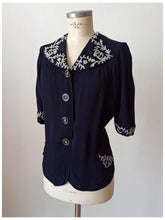 Laden Sie das Bild in den Galerie-Viewer, 1940s - Gorgeous Blue Crepe Blouse - W35 (90cm)