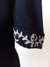 Laden Sie das Bild in den Galerie-Viewer, 1940s - Gorgeous Blue Crepe Blouse - W35 (90cm)