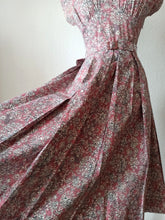 Laden Sie das Bild in den Galerie-Viewer, 1940s - Adorable Antic Pink Cotton Bolero Dress - W27 (68cm)