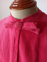 Laden Sie das Bild in den Galerie-Viewer, 1950s - RHONA ROY, USA - Adorable Pink Corduroy Dress - W24.5 (62cm)