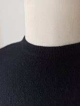 Cargar imagen en el visor de la galería, 1950s 1960s - PRINGLE, Scotland - Black Cashmere Men's Sweater - Sz 40