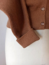 Laden Sie das Bild in den Galerie-Viewer, 1950s - HOGG of HAWICK, Scotland - Gorgeous Cashmere Cardigan