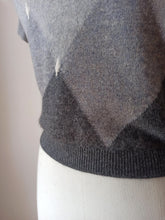 Laden Sie das Bild in den Galerie-Viewer, 1950s - BALLANTYNE, Scotland - Iconic Instarsia Cashmere Jumper - Sz 36