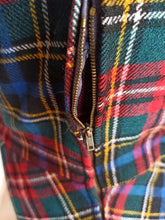 Cargar imagen en el visor de la galería, 1940s - Gorgeous Tartan Wool Dress - W30 (76cm)