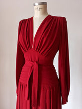 Charger l'image dans la galerie, 1940s - Stunning Burgundy Crepe Dress - W31 (78cm)