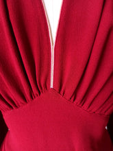 Charger l'image dans la galerie, 1940s - Stunning Burgundy Crepe Dress - W31 (78cm)