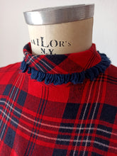 Cargar imagen en el visor de la galería, 1940s - Gorgeous Tartan Flannel Wool Dress - W30 (76cm)