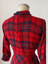 Cargar imagen en el visor de la galería, 1940s - Gorgeous Tartan Flannel Wool Dress - W30 (76cm)