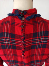 Cargar imagen en el visor de la galería, 1940s - Gorgeous Tartan Flannel Wool Dress - W30 (76cm)