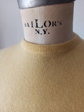 Charger l'image dans la galerie, 1950s - BALLANTYNE, Scotland - Buttercream Cashmere Jumper