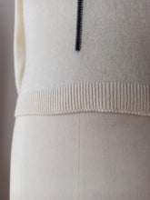 Cargar imagen en el visor de la galería, 1950s - BALLANTYNE, Scotland - Rare Intarsia Cashmere Sweater